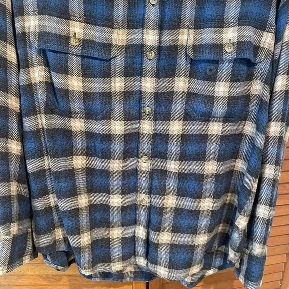 American Eagle Women’s Blue and White Plaid Autumn Flannel Sz M - Picture 5 of 7